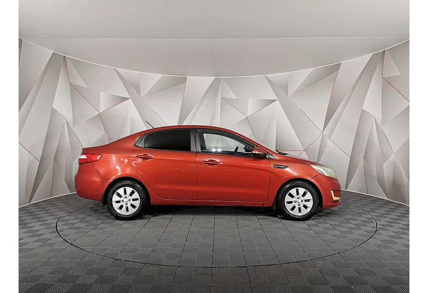 Kia Rio 1.6 AT (123 л.с.) Красный в АВИЛОН. Слайд №6 Kia Rio 1.6 AT (123 л.с.) Красный в АВИЛОН. Слайд №6