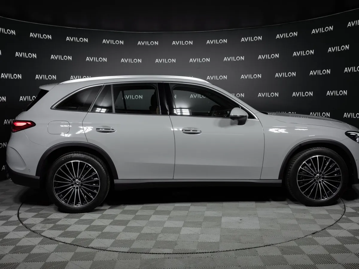 Mercedes-Benz GLC 300 4MATIC 9G-TRONIC (258 л.с.) Серый в АВИЛОН. Слайд №2