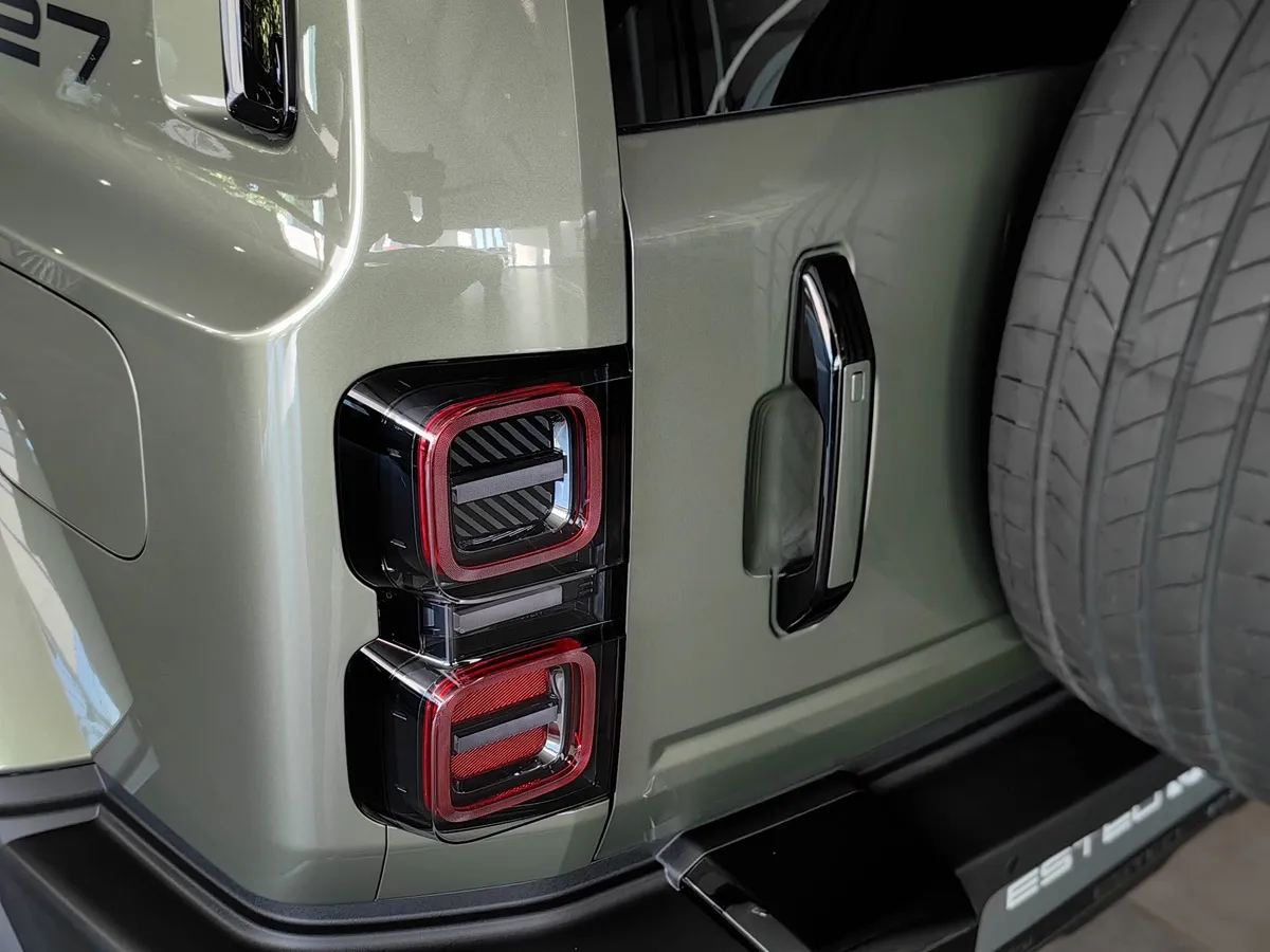 ESTEO V27 1.5h REEV AT 4WD (456 л.с.) Премиум Зеленый в АВИЛОН. Слайд №19