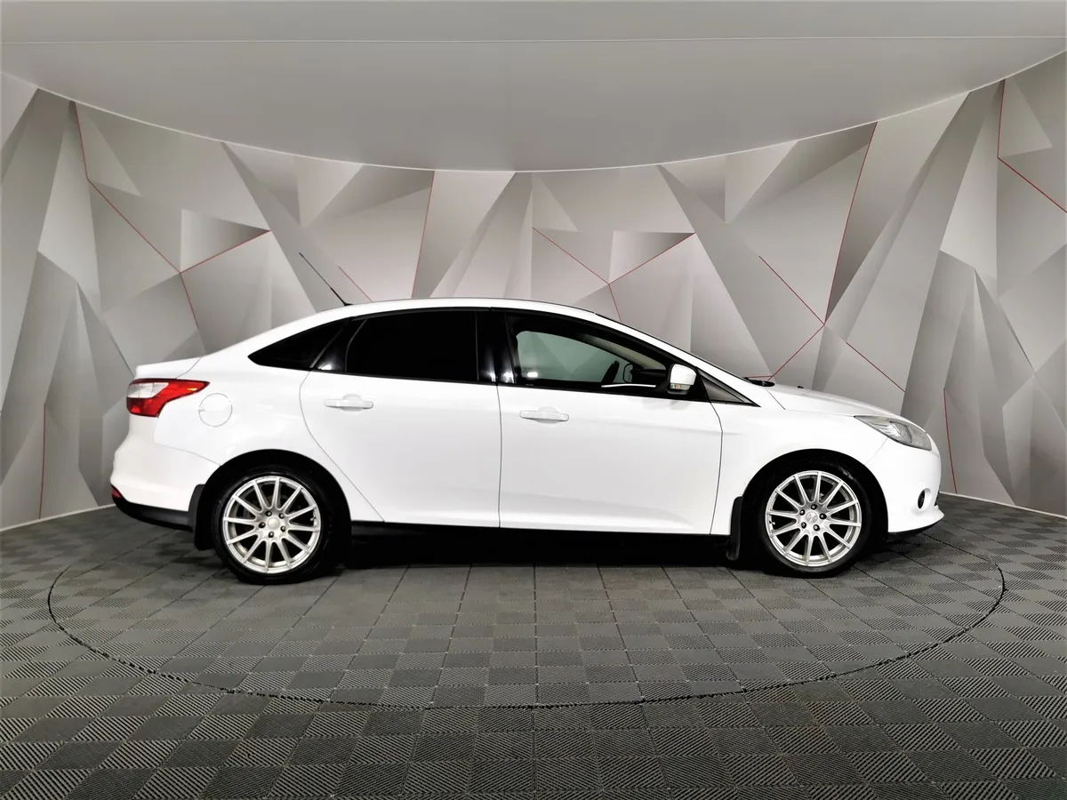 Ford Focus 1.6 MT (105 л.с.) Special Edition Белый в АВИЛОН. Слайд №6