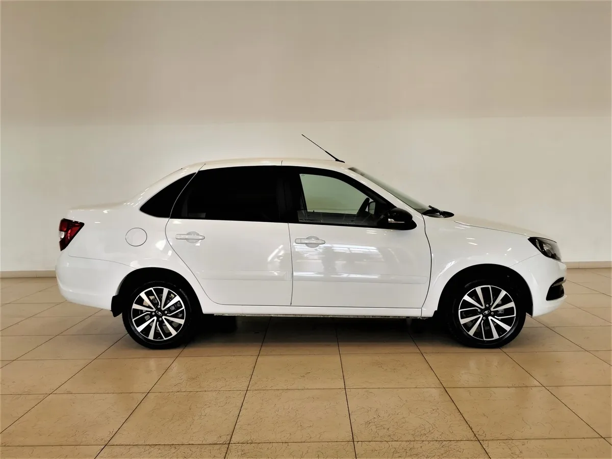 ВАЗ (Lada) Granta 1.6 MT 16 кл (106 л.с.) Белый в АВИЛОН. Слайд №6