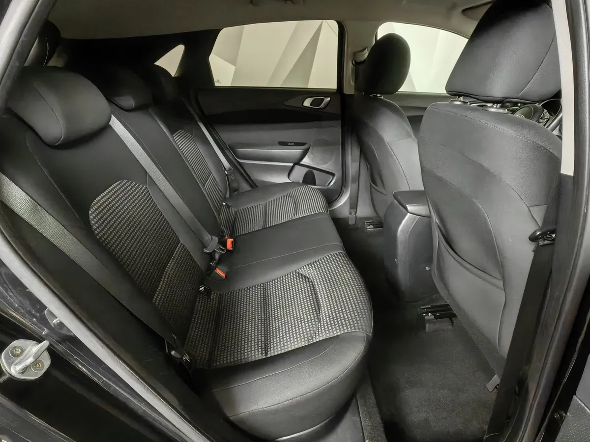 Kia Ceed 1.6 MPI MT (130 л.с.) Comfort Черный в АВИЛОН. Слайд №16