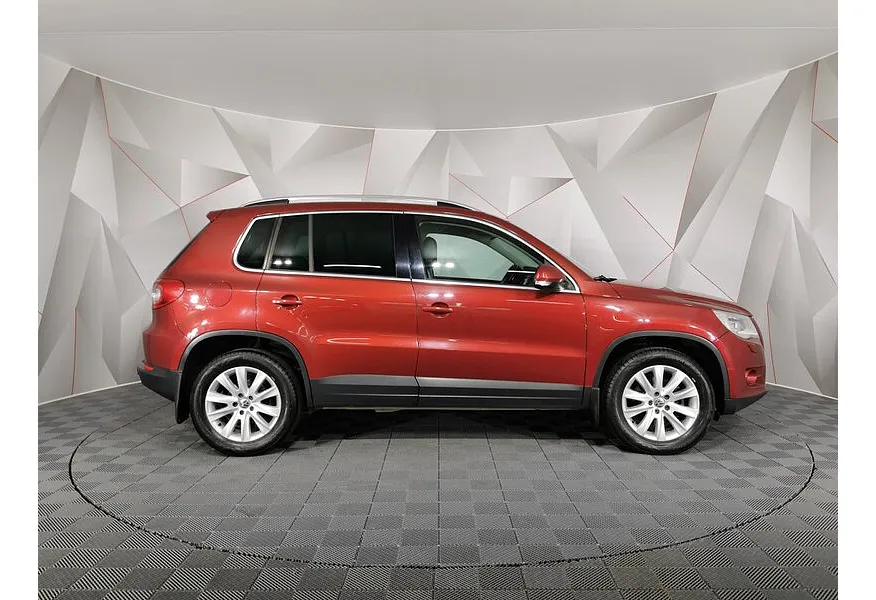 Volkswagen Tiguan 2.0 TSI 4Motion AT (180 л.с.) Sport & Style Красный в АВИЛОН. Слайд №6