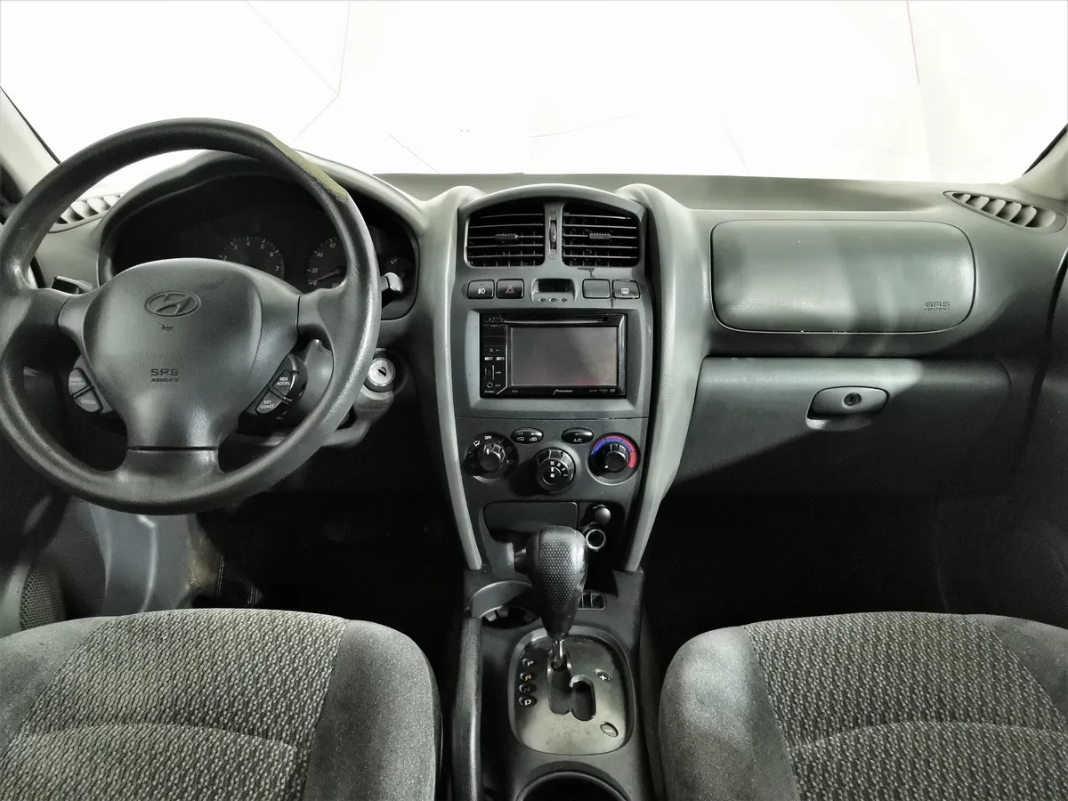 Hyundai Santa Fe 2.4 AT (150 л.с.) Серебристый в АВИЛОН. Слайд №13