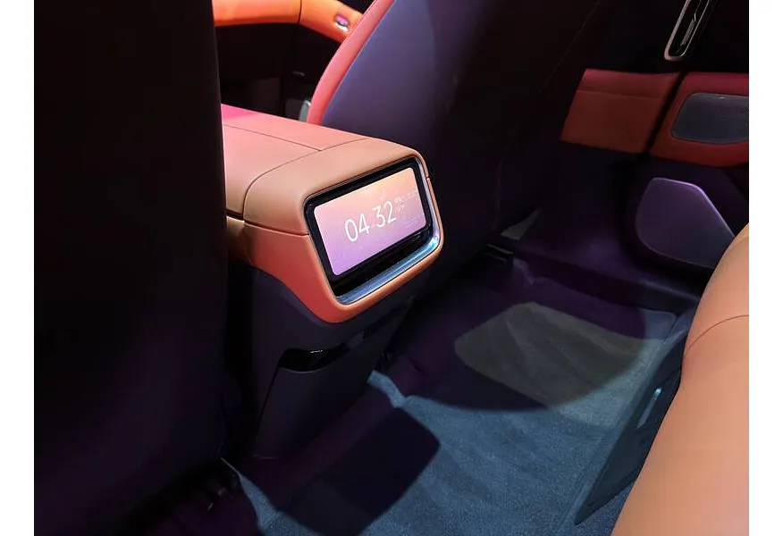 Xiaomi YU7 AT 4WD (690 л.с.) MAX Серый в АВИЛОН. Слайд №12