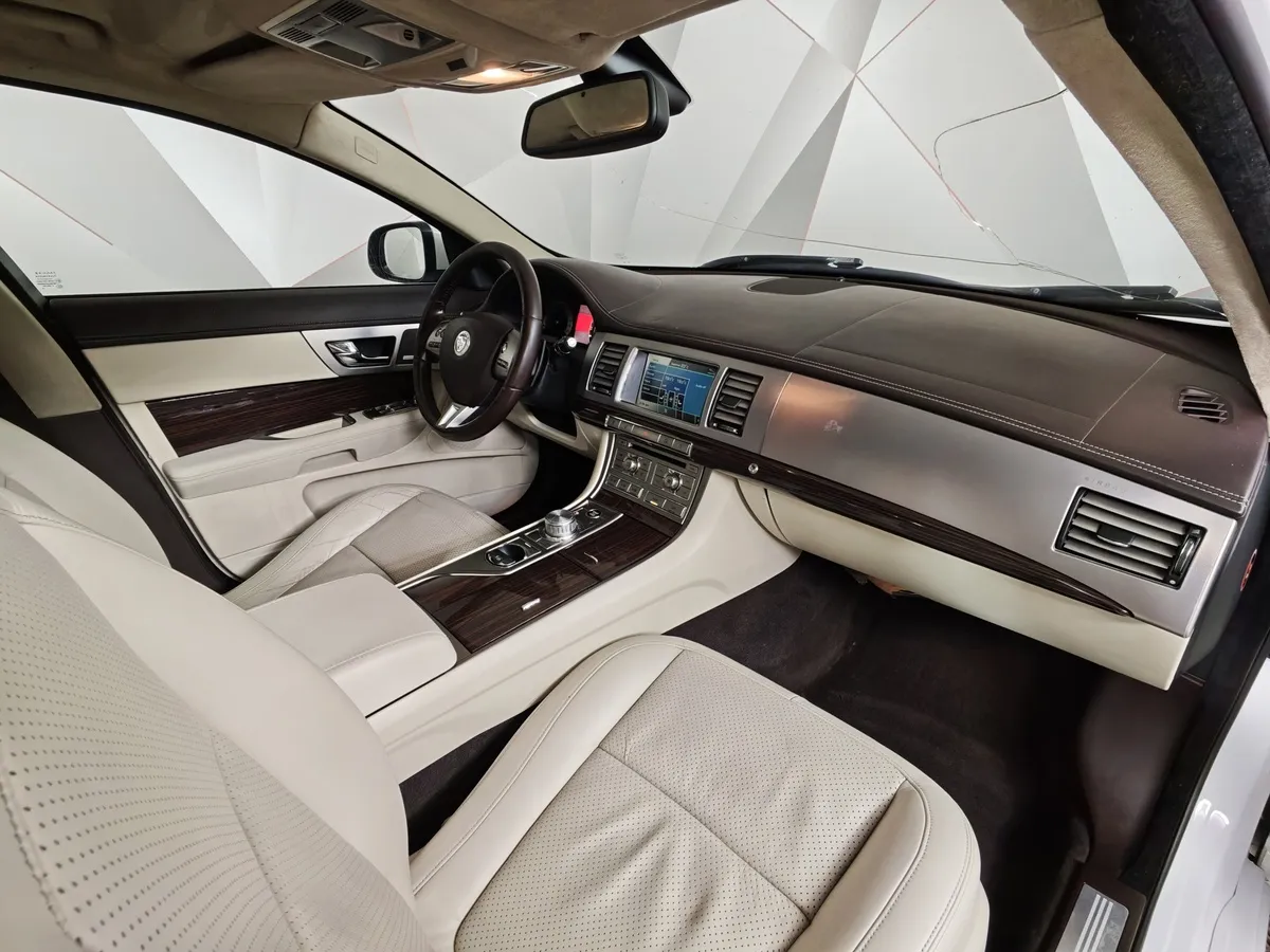 Jaguar XF 3.0 AT (238 л.с.) Белый в АВИЛОН. Слайд №11