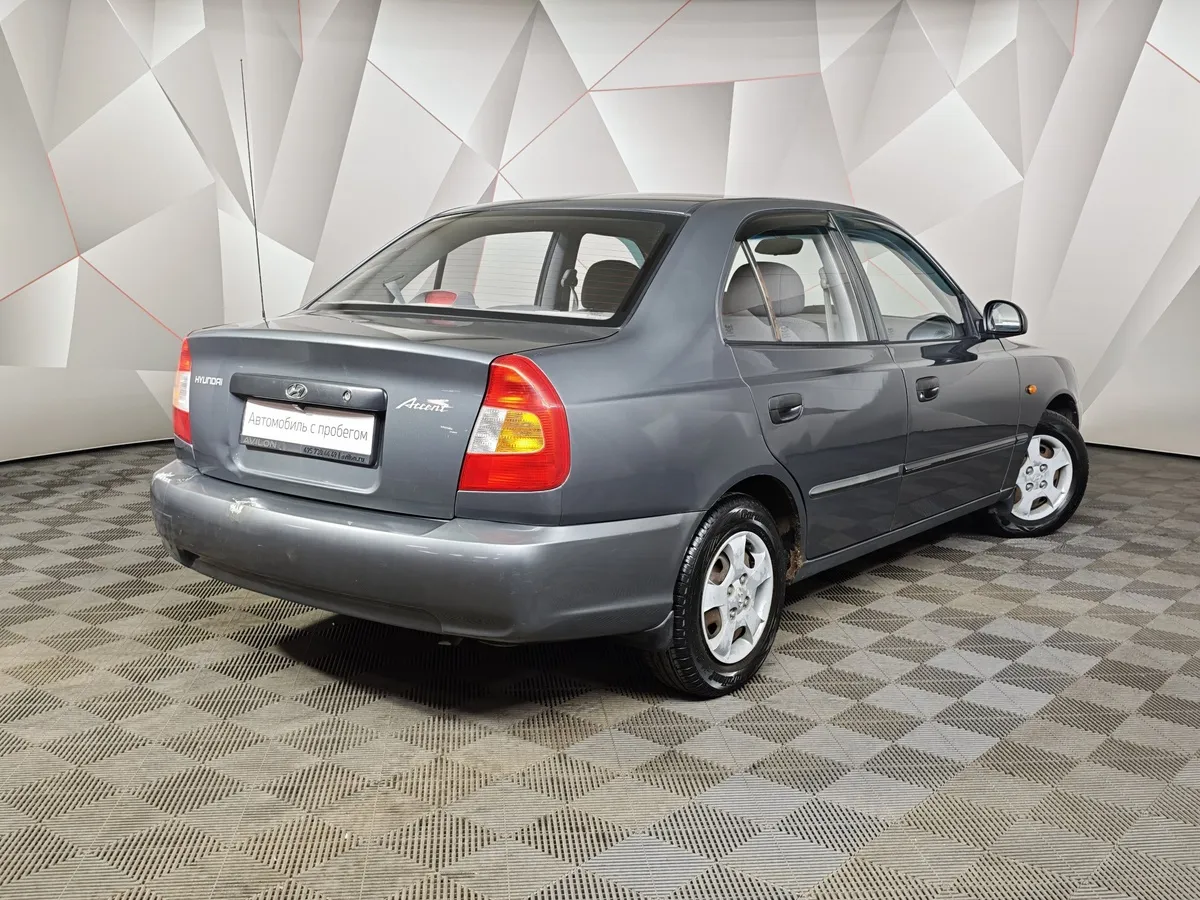 Hyundai Accent 1.5 MT (102 л.с.) Серый в АВИЛОН. Слайд №2