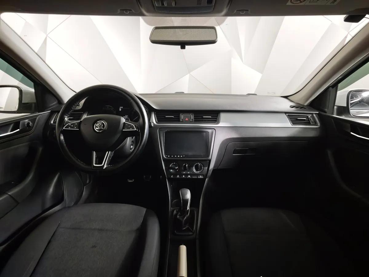 Skoda Rapid 1.6 MT (90 л.с.) Белый в АВИЛОН. Слайд №12