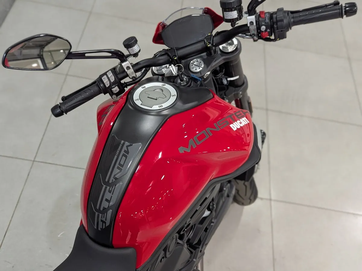 Ducati Monster 937 937 см³ (111 л.с.) (111) 937 Красный в АВИЛОН. Слайд №3