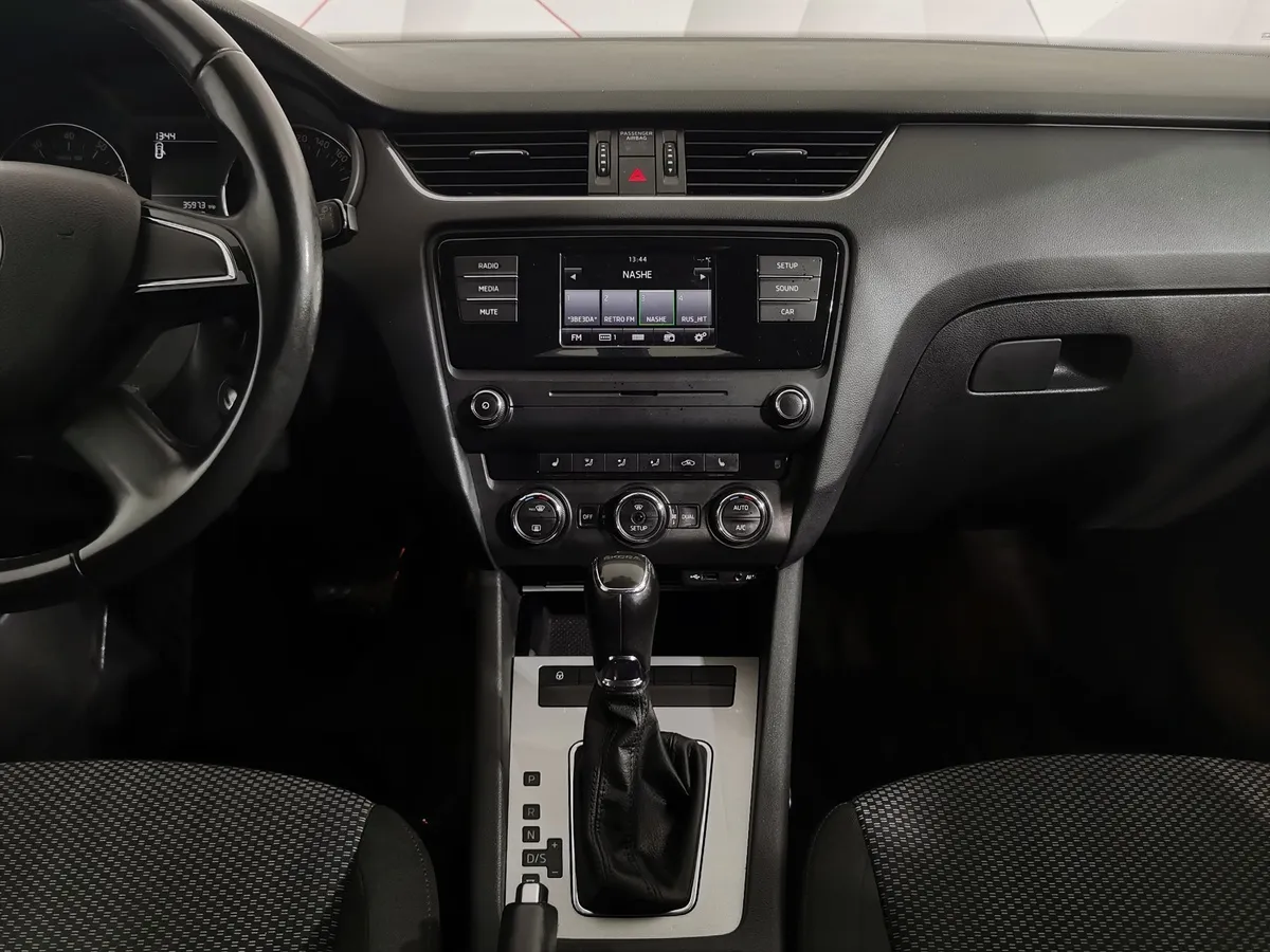 Skoda Octavia 1.6 MPI AT (110 л.с.) Коричневый в АВИЛОН. Слайд №14