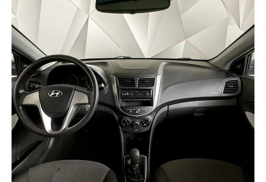 Hyundai Solaris 1.4 MT (107 л.с.) Classic Белый в АВИЛОН. Слайд №13