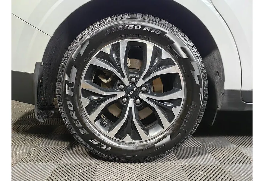 Kia Carnival 2.2 AT (199 л.с.) Premium Plus Белый в АВИЛОН. Слайд №9