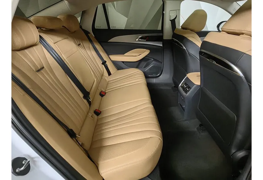 Hongqi H5 2.0 AT (218 л.с.) Comfort Plus Белый в АВИЛОН. Слайд №10