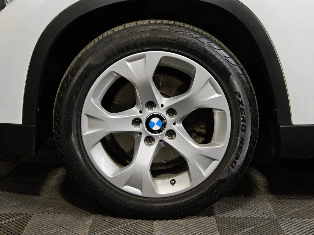 BMW X1 sDrive18i AT (150 л.с.) Белый в АВИЛОН. Слайд №7