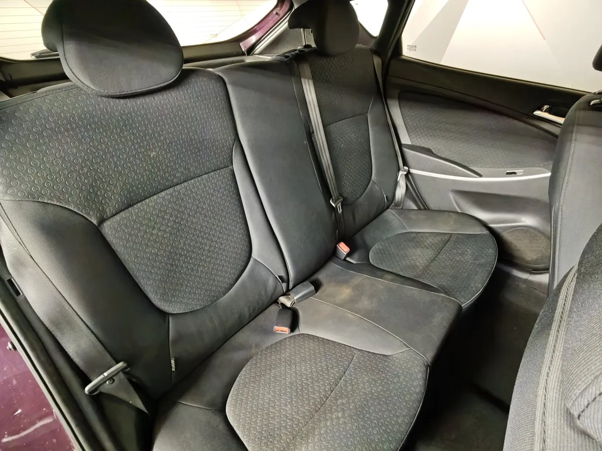 Hyundai Solaris 1.4 AT (100 л.с.) Comfort Фиолетовый в АВИЛОН. Слайд №16