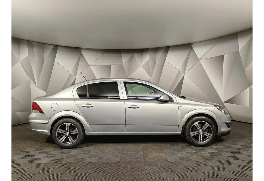 Opel Astra 1.8 AT (140 л.с.) base Серебристый в АВИЛОН. Слайд №6