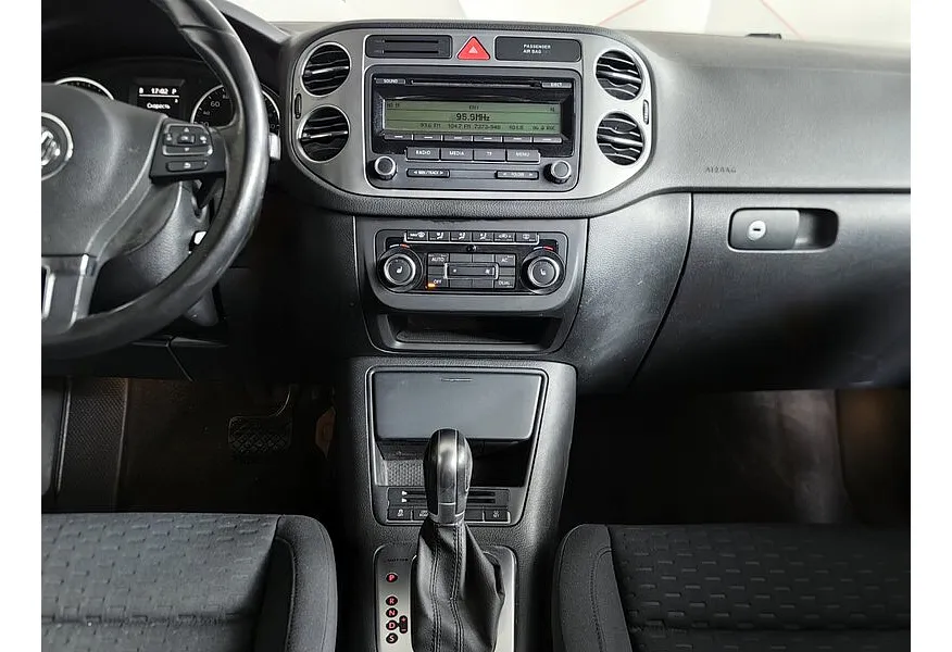 Volkswagen Tiguan 2.0 TSI 4Motion AT (170 л.с.) Track & Field Черный в АВИЛОН. Слайд №15 Volkswagen Tiguan 2.0 TSI 4Motion AT (170 л.с.) Track & Field Черный в АВИЛОН. Слайд №15