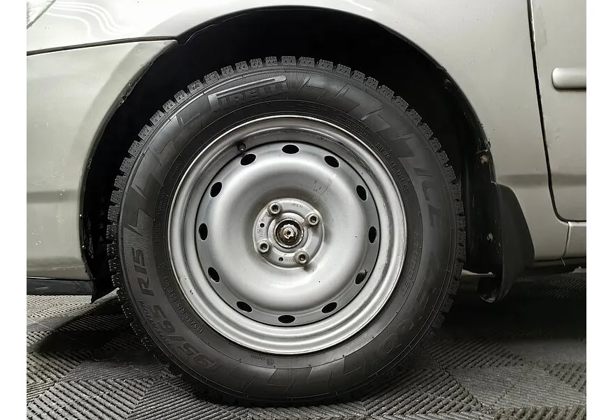 Toyota Corolla 1.6 MT (110 л.с.) Серебристый в АВИЛОН. Слайд №9