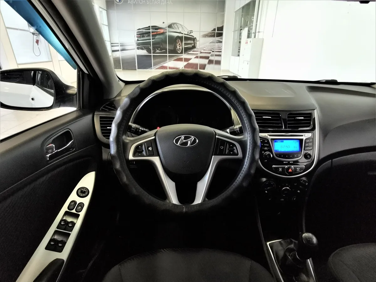 Hyundai Solaris 1.6 MT (123 л.с.) Comfort Белый в АВИЛОН. Слайд №19