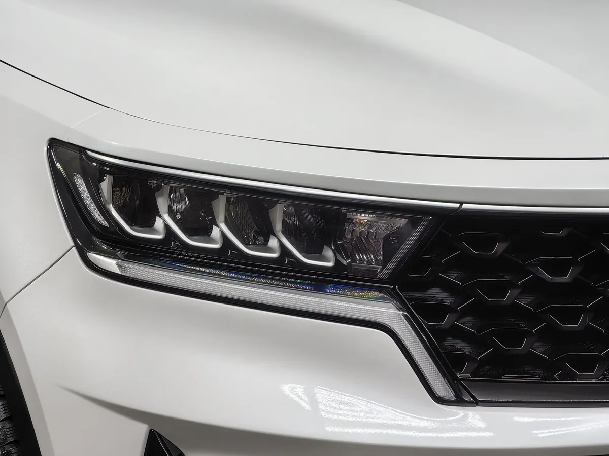 Kia Sorento 2.5 MPI 4WD AT (180 л.с.) Luxe Белый в АВИЛОН. Слайд №9