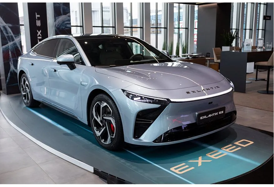 LIVE. Слайд №2