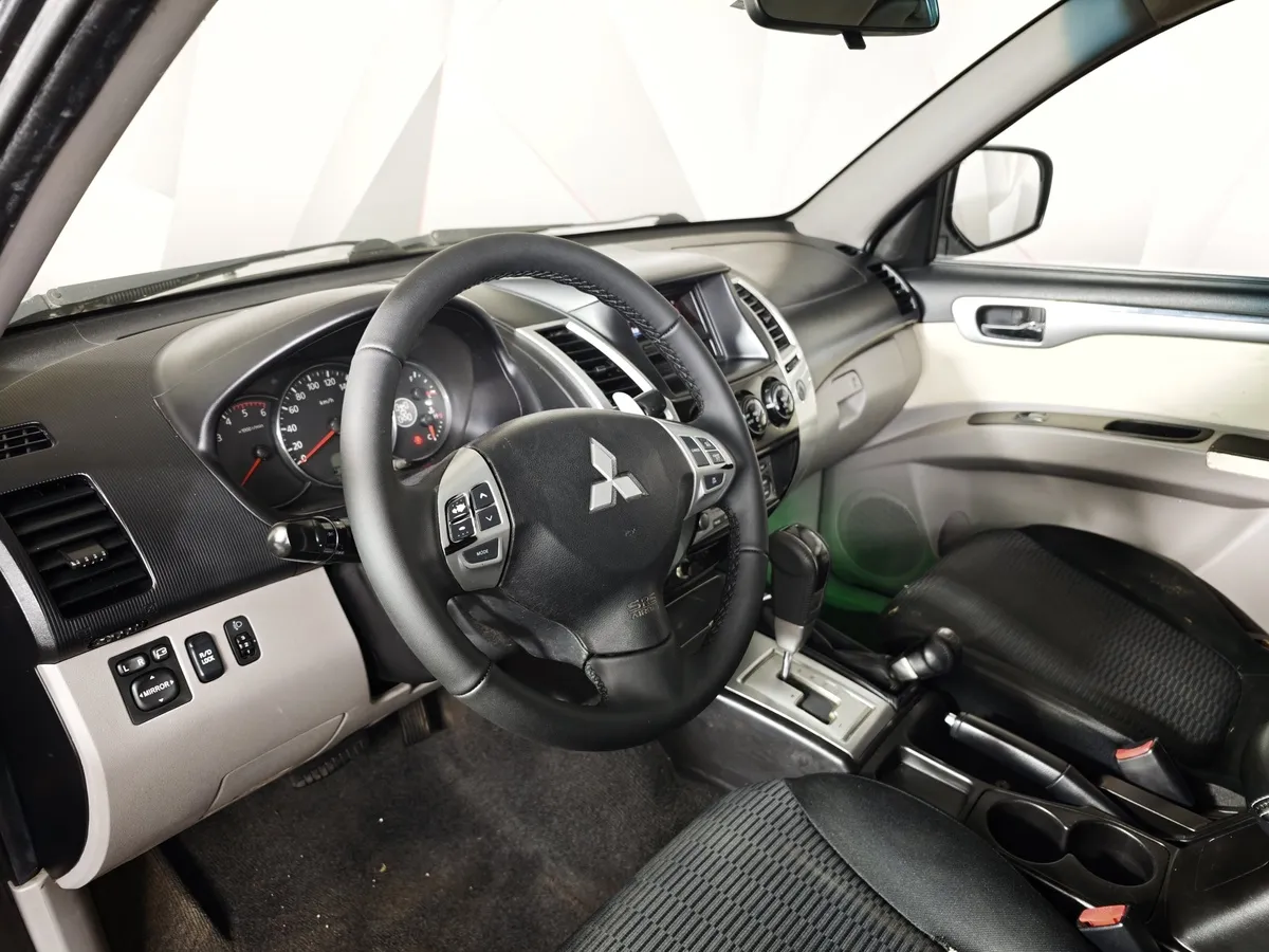 Mitsubishi Pajero Sport 2.5 DI-D AT AWD (178 л.с.) Серый в АВИЛОН. Слайд №17