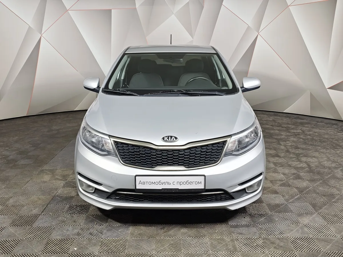 Kia Rio 1.6 AT (123 л.с.) Серебристый в АВИЛОН. Слайд №7