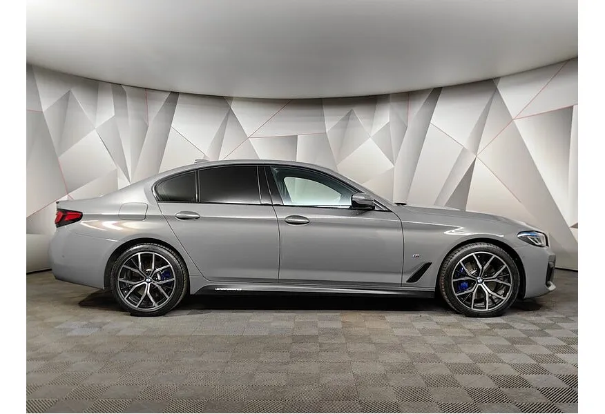 BMW 5 серия 530d xDrive Steptronic (249 л.с.) Base (Локальная сборка) Серый в АВИЛОН. Слайд №6