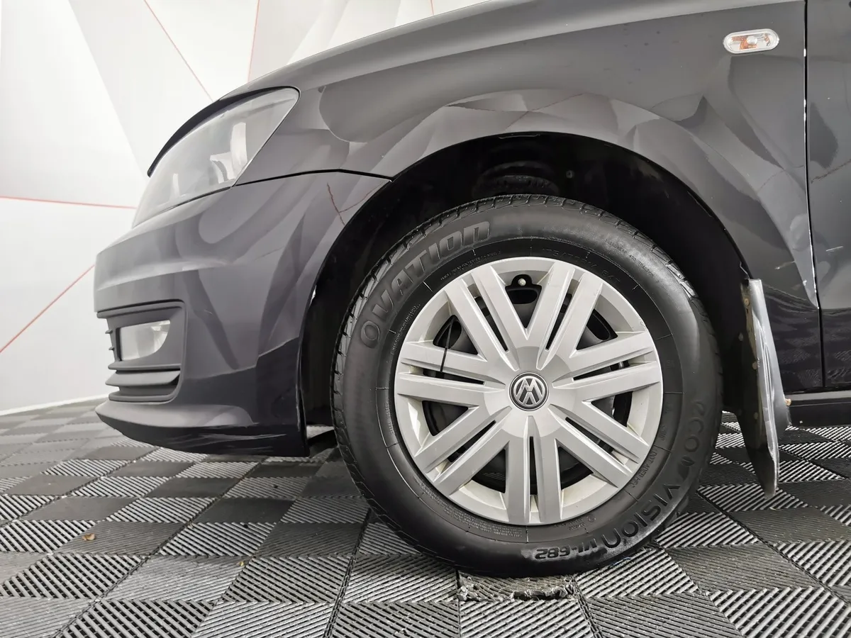 Volkswagen Polo 1.6 MPI MT (90 л.с.) Comfortline Черный в АВИЛОН. Слайд №9