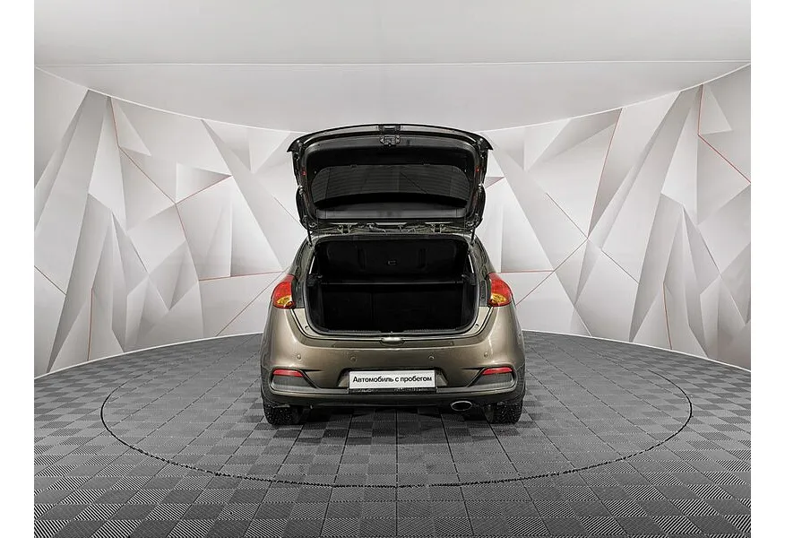 Kia Ceed 1.6 AT (122 л.с.) Коричневый в АВИЛОН. Слайд №12