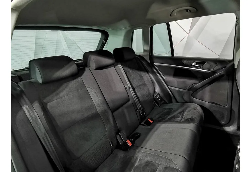 Volkswagen Tiguan 2.0 TDI 4Motion AT (140 л.с.) Track & Field Черный в АВИЛОН. Слайд №16