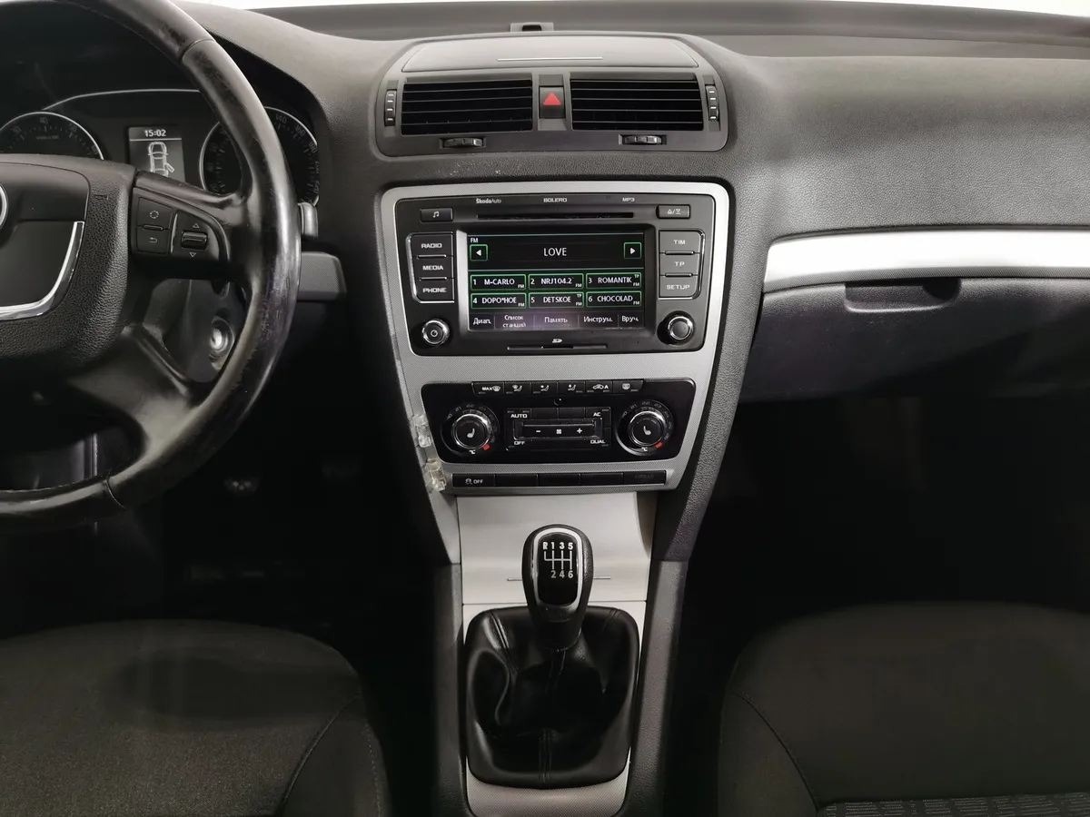 Skoda Octavia 1.8 TSI MT (152 л.с.) Ambition (CKD) Серебристый в АВИЛОН. Слайд №13