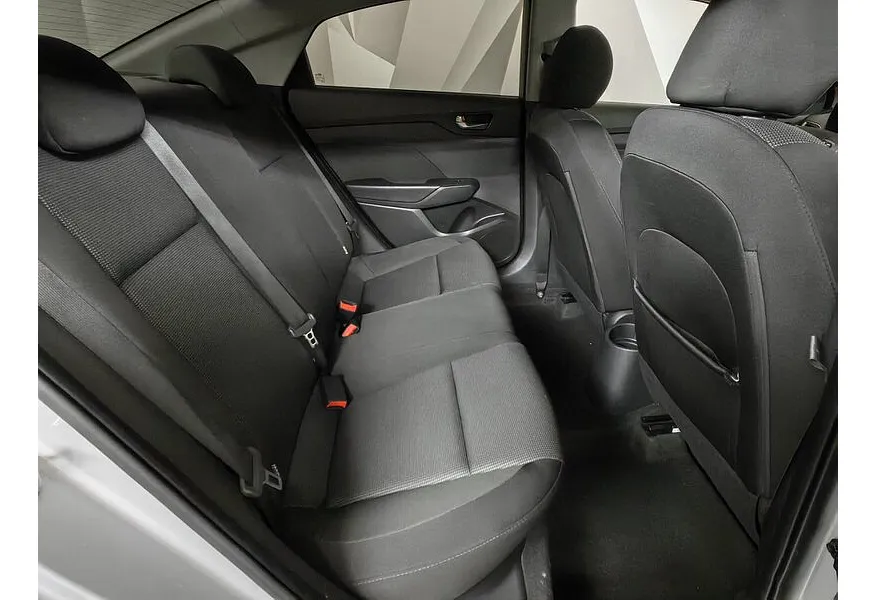 Hyundai Solaris 1.6 MT (123 л.с.) Серебристый в АВИЛОН. Слайд №15