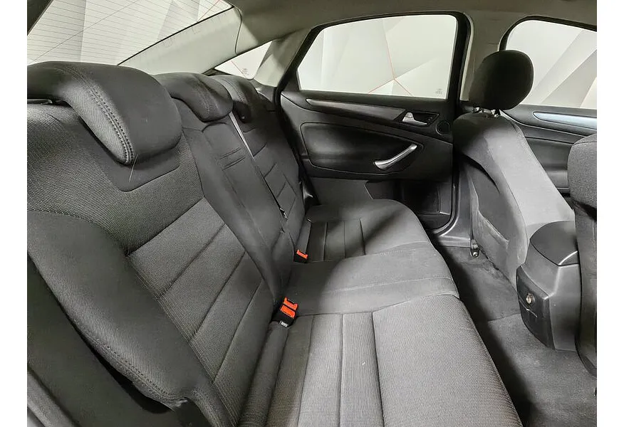 Ford Mondeo 2.3 AT (161 л.с.) Ambiente Серебристый в АВИЛОН. Слайд №16