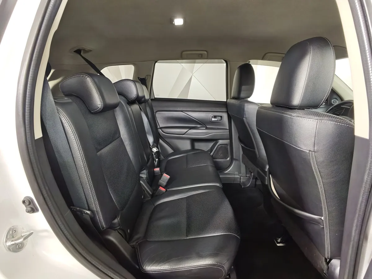 Mitsubishi Outlander 2.0 CVT 4WD (146 л.с.) Белый в АВИЛОН. Слайд №16