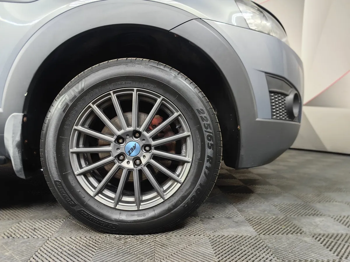 Chevrolet Captiva 2.4 AT (5 мест) (167 л.с.) LT Серый в АВИЛОН. Слайд №9