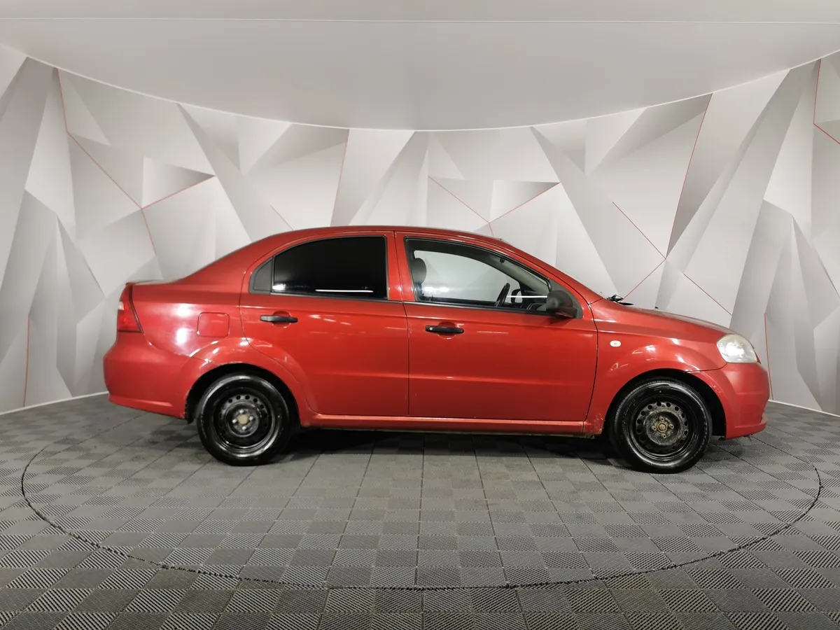 Chevrolet Aveo 1.4 MT (101 л.с.) Красный в АВИЛОН. Слайд №6