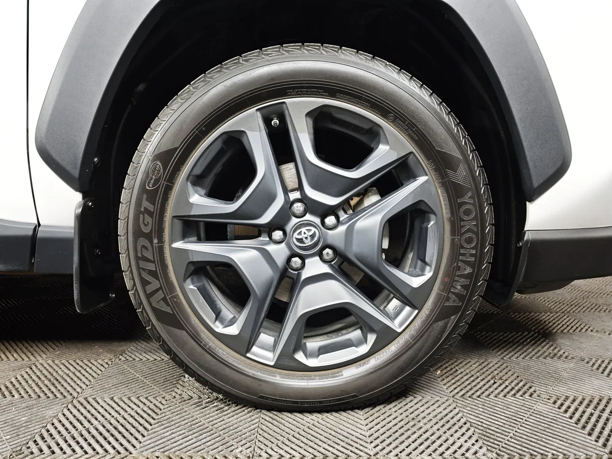 Toyota RAV4 2.0i CVT AWD (171 л.с.) Fashion Plus Белый в АВИЛОН. Слайд №9
