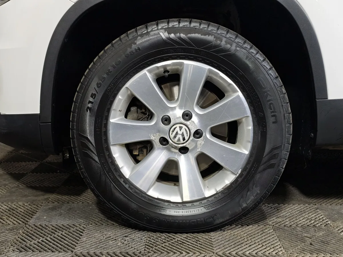Volkswagen Tiguan 1.4 TSI BlueMotion DSG (150 л.с.) Trend & Fun Белый в АВИЛОН. Слайд №9