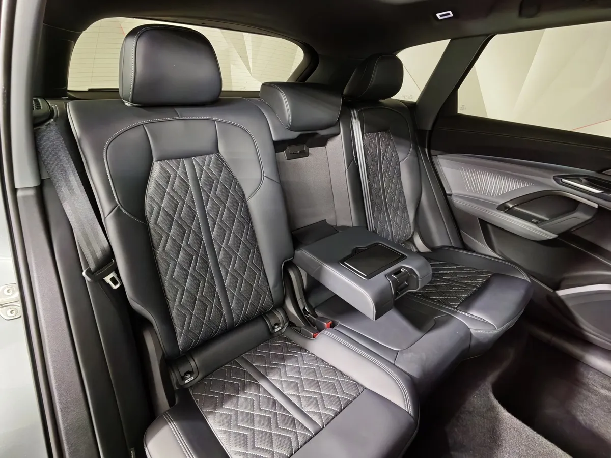 Audi Q5 L 2.0 40 TFSI S tronic quattro (272 л.с.) Серый в АВИЛОН. Слайд №17