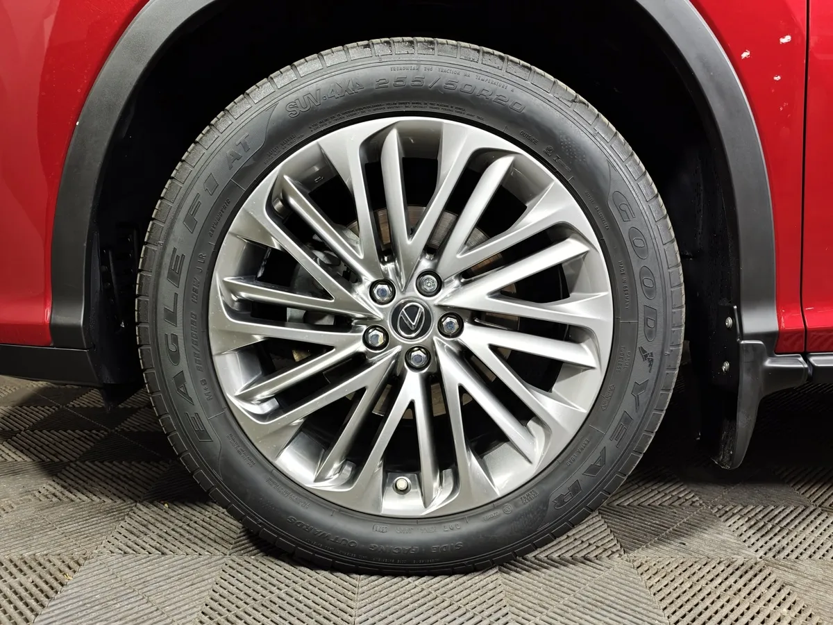 Lexus RX 200t AT AWD (238 л.с.) Executive Красный в АВИЛОН. Слайд №9