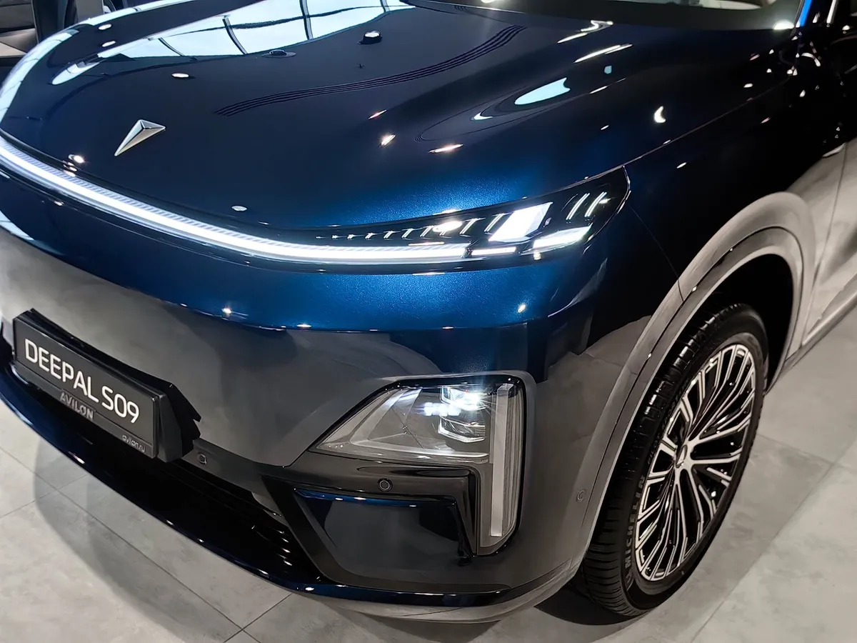 Deepal S09 1.5h AT 4WD (492 л.с.) 5 мест Techno Синий в АВИЛОН. Слайд №18