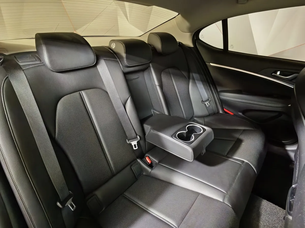 Genesis G70 2.0 T AT AWD (197 л.с.) Business Серебристый в АВИЛОН. Слайд №17