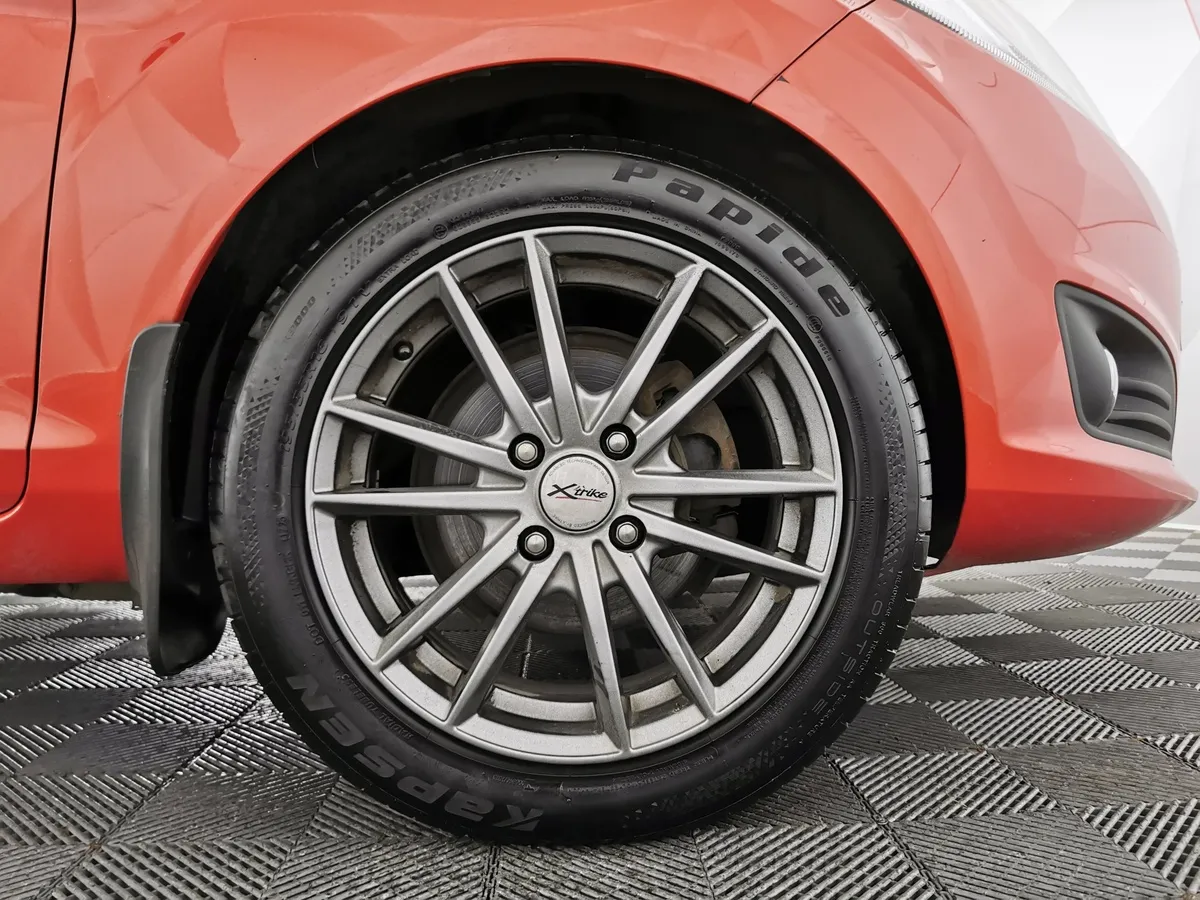 Ford Fiesta 1.4 MT (80 л.с.) Ghia Оранжевый в АВИЛОН. Слайд №9