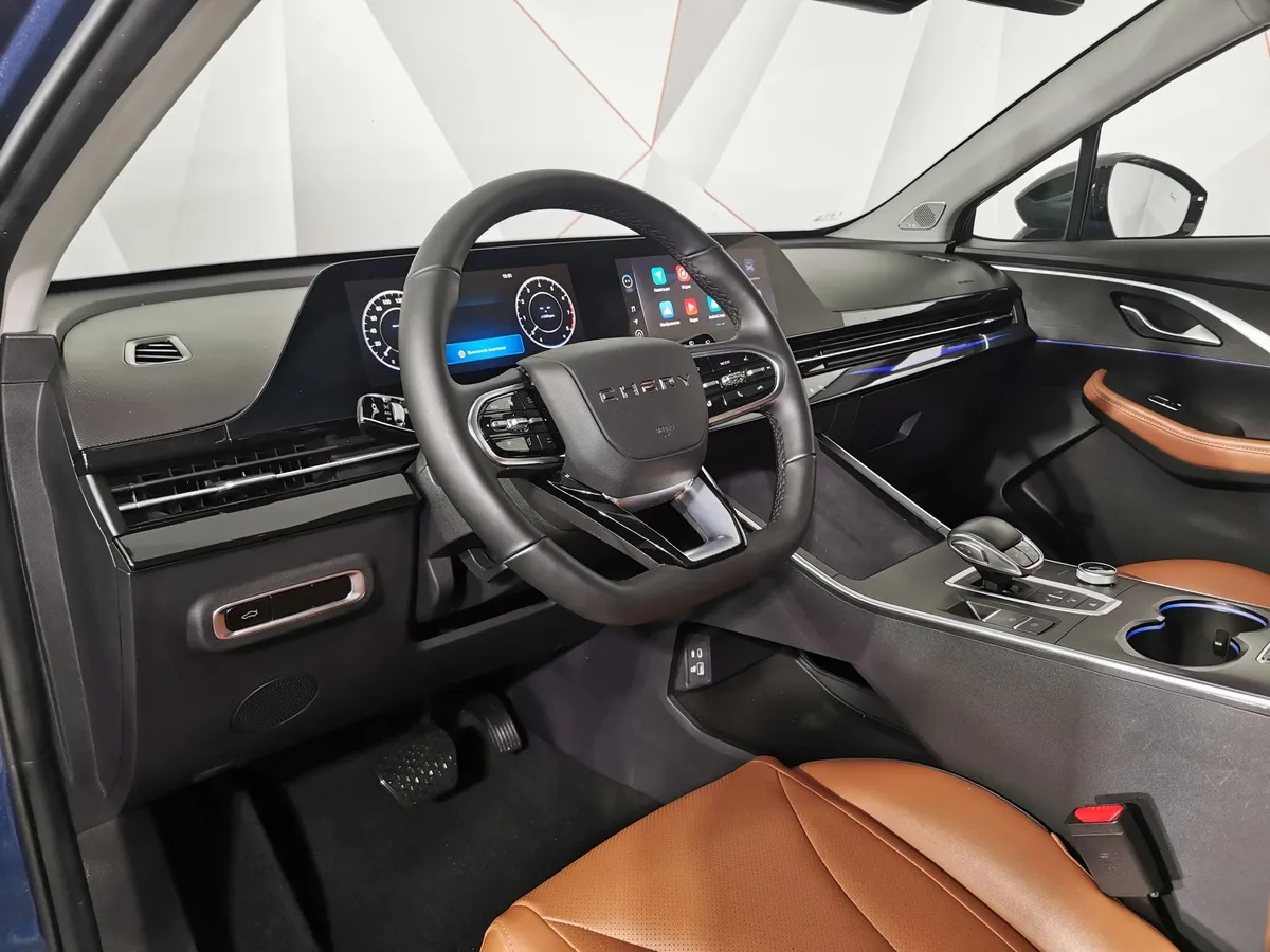 Omoda C5 1.5T CVT (147 л.с.) Ultimate (двухцветный, красные элементы экстерьера) Синий в АВИЛОН. Слайд №18