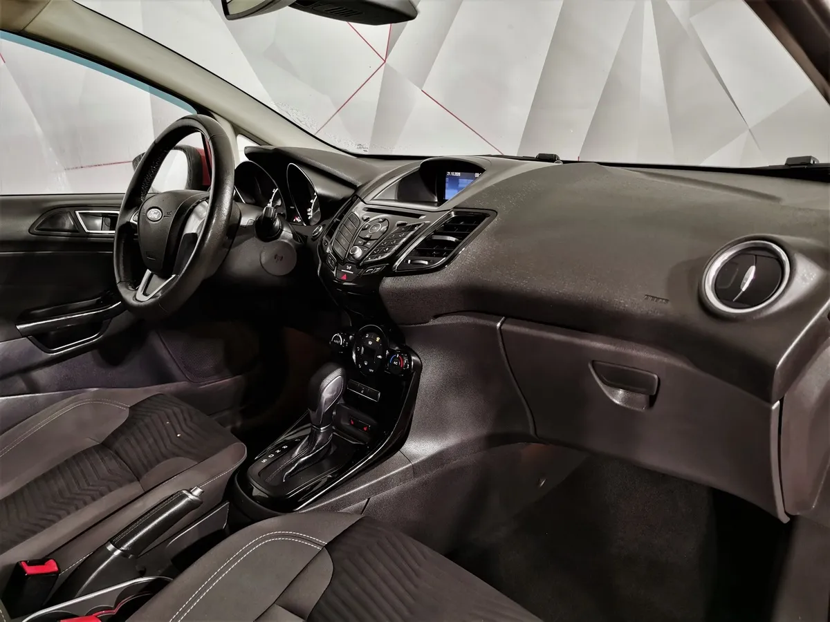 Ford Fiesta 1.4 MT (80 л.с.) Ghia Оранжевый в АВИЛОН. Слайд №12