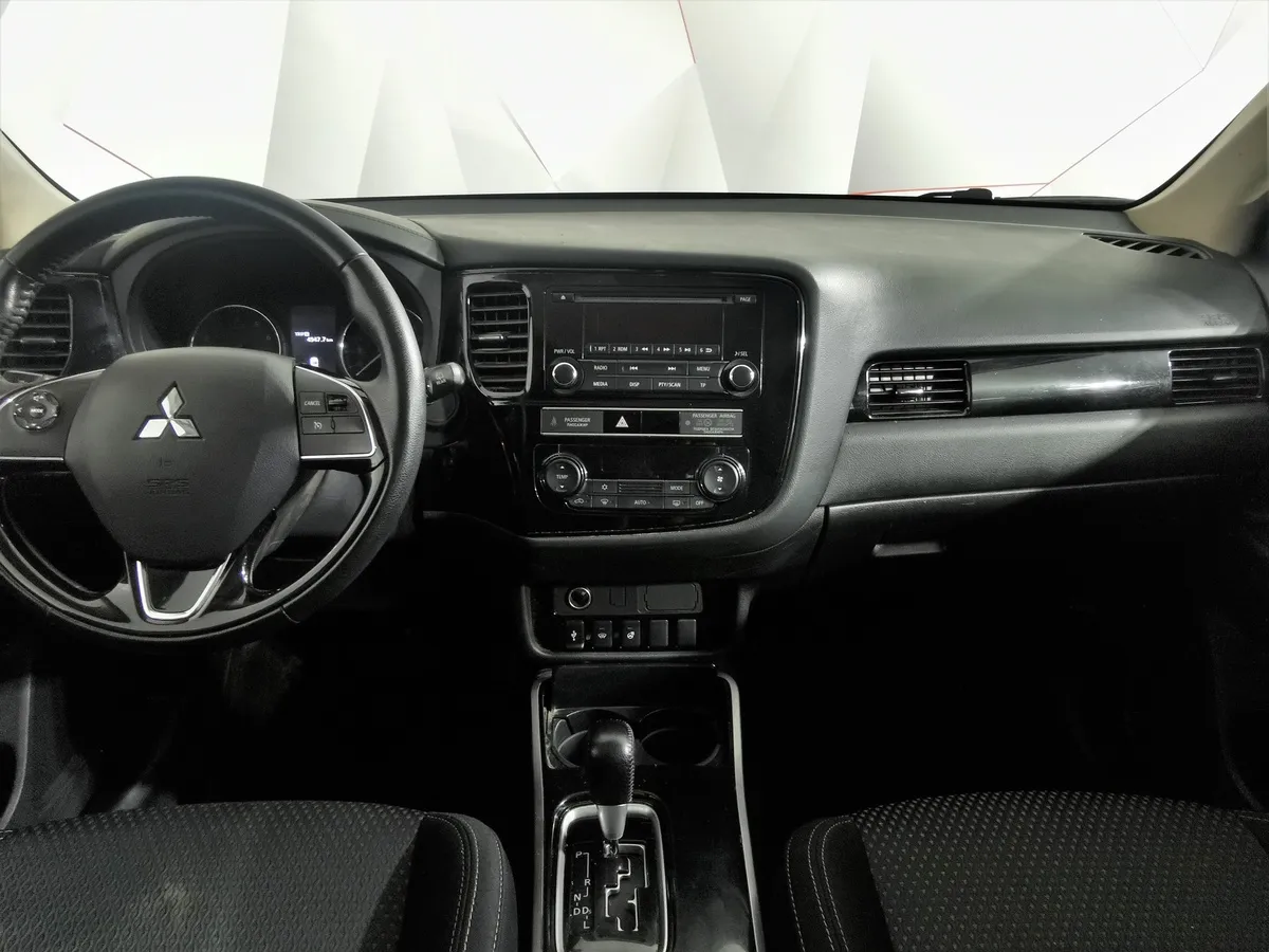 Mitsubishi Outlander 2.0 CVT 4WD (146 л.с.) Черный в АВИЛОН. Слайд №13