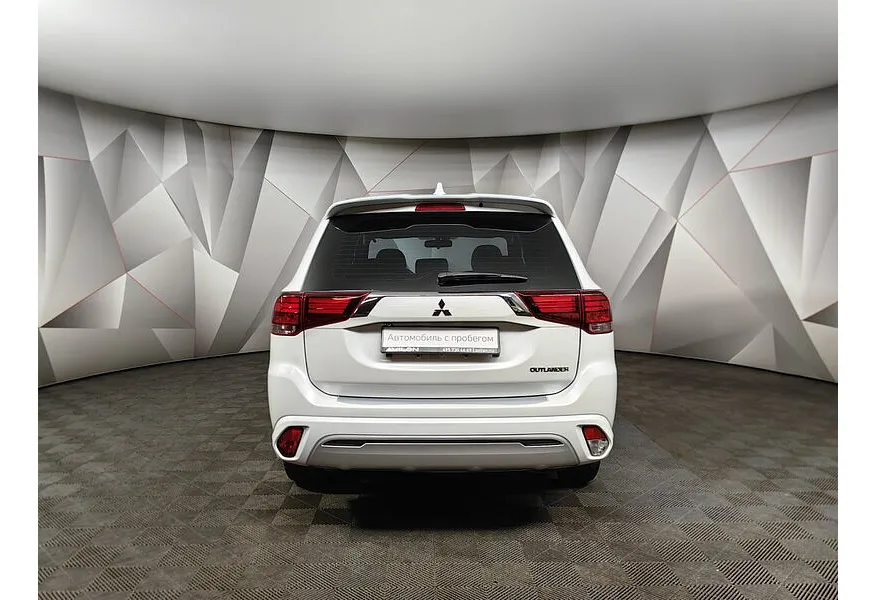 Mitsubishi Outlander 2.0 CVT (146 л.с.) Invite Белый в АВИЛОН. Слайд №8
