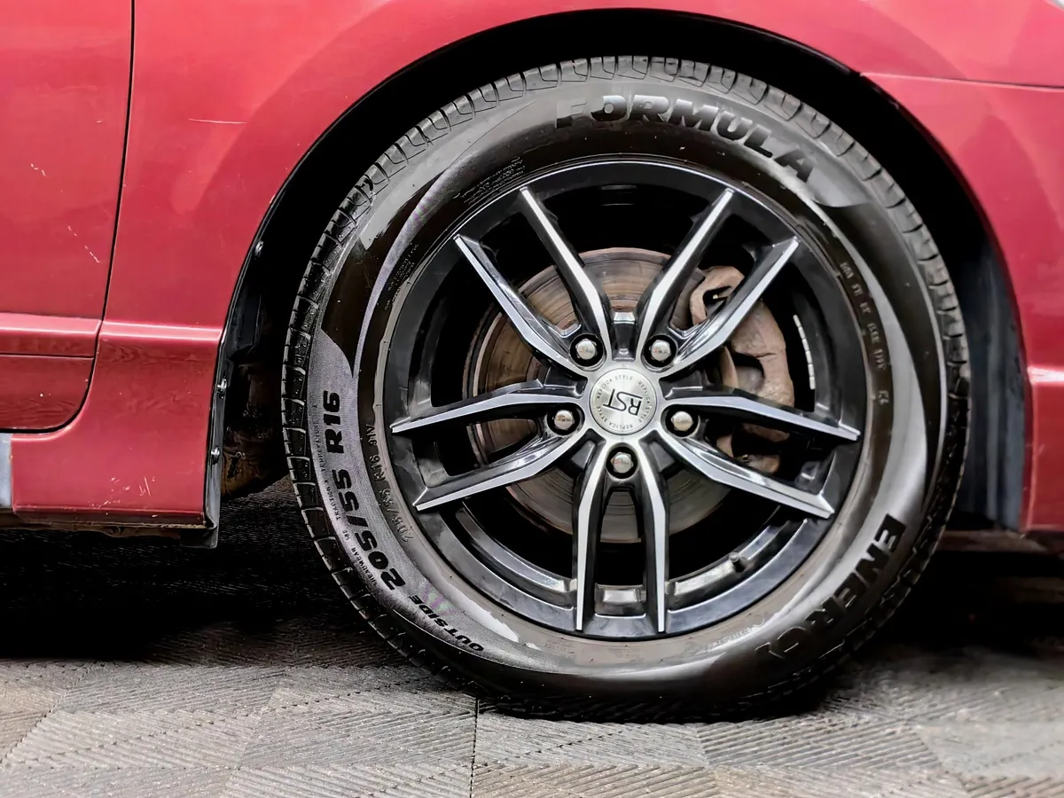 Honda Civic 1.8 AT (140 л.с.) Красный в АВИЛОН. Слайд №9