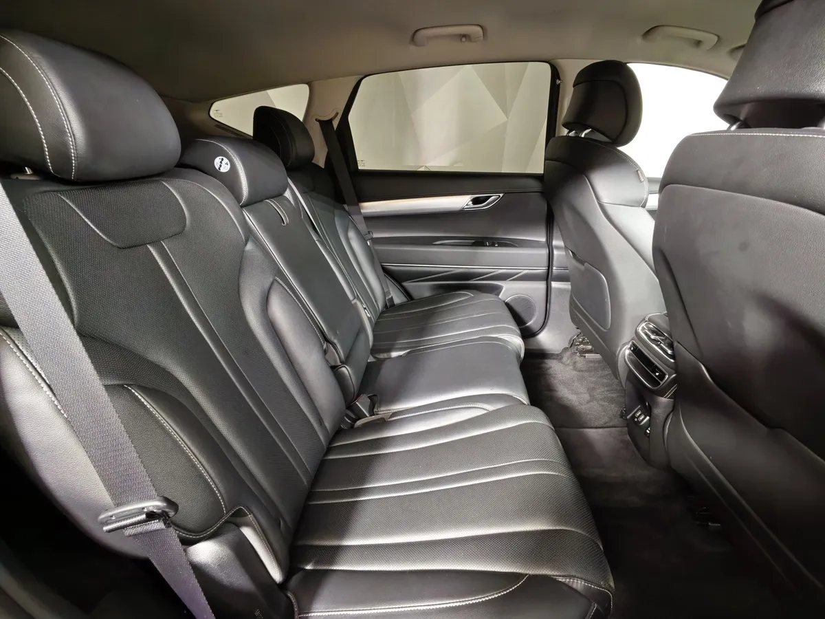 Genesis GV80 2.5 T-GDI 8AT 4WD (249 л.с.) Premium Серый в АВИЛОН. Слайд №15